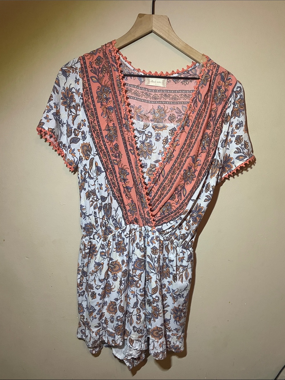 Altar'd State Pink Floral Boho Romper Women’s Large V-Neck Festival Cottagecore